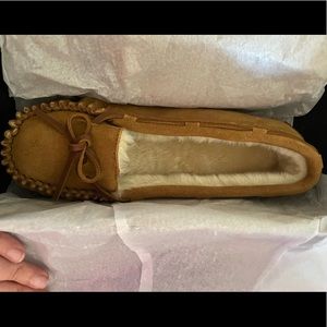 Womens size 7 cabelas moccasin slippers NWT